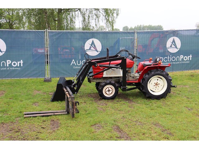 Minitractor yanmar ym1602d diesel met voorlader en vorkenbord - afbeelding 1 van  1