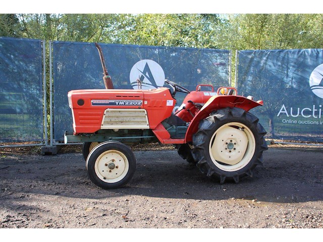 Minitractor yanmar ym2202 diesel 22pk - afbeelding 1 van  1