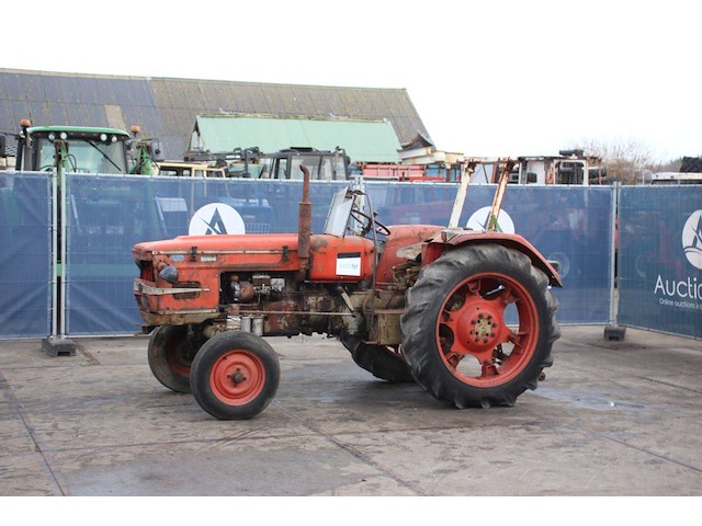 Minitractor zetor 4511 diesel 55pk 1972 - afbeelding 1 van  1