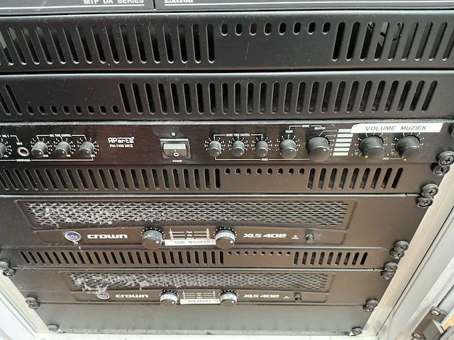 Minkels mobiel audio apparatuur kast met inhoud zie foto’s - afbeelding 3 van  7