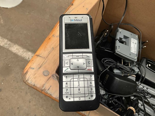 Mitel dect 600 mobiele bedrijfstelefoon (9x) - afbeelding 2 van  2