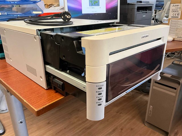 Mitsubishi - cp3800dw - dye sub printer 20x30cm - afbeelding 8 van  8