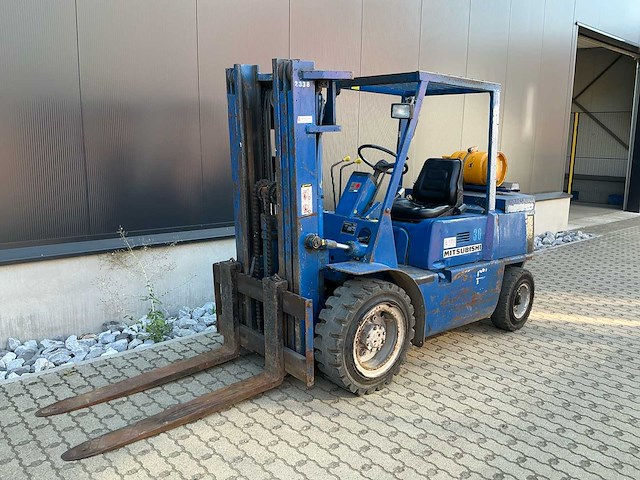 Mitsubishi 30 vorkheftruck - afbeelding 1 van  15