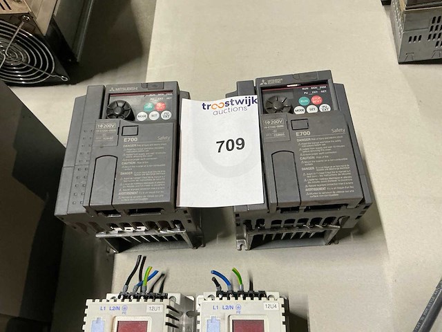 Mitsubishi e700 frequentieregelaar (2x) - afbeelding 1 van  3