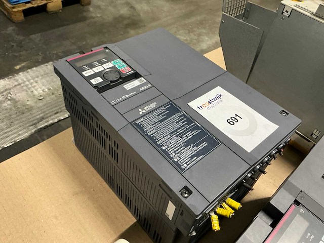 Mitsubishi electric a800-e frequentieregelaar - afbeelding 2 van  2