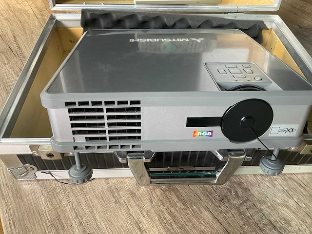 Mitsubishi hc3 beamer - afbeelding 2 van  2