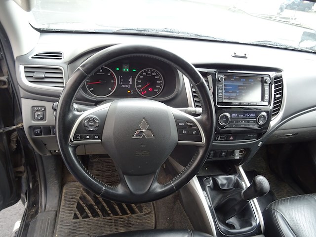 Mitsubishi l200 - afbeelding 24 van  26