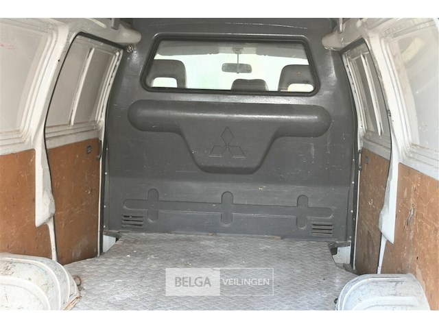 Mitsubishi lichte vrachtwagen - afbeelding 22 van  24