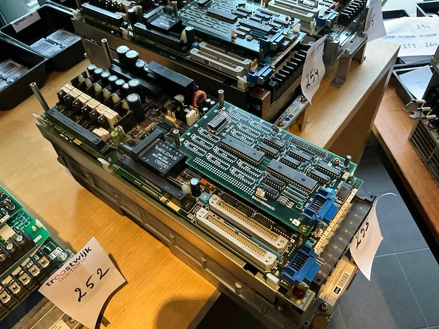 Mitsubishi mr-s1-100-e01 servo drive - afbeelding 1 van  6