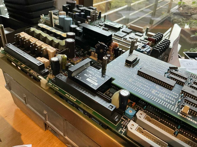 Mitsubishi mr-s1-100-e01 servo drive - afbeelding 3 van  6