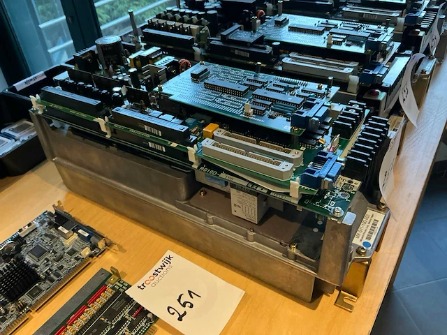 Mitsubishi mr-s11-100-e01 servo drive - afbeelding 2 van  6