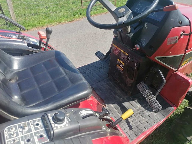 Mitsubishi mt205 vierwielaangedreven minitractor - afbeelding 4 van  9