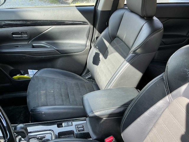 Mitsubishi outlander personenauto - afbeelding 13 van  33
