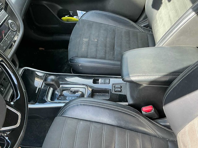 Mitsubishi outlander personenauto - afbeelding 14 van  33
