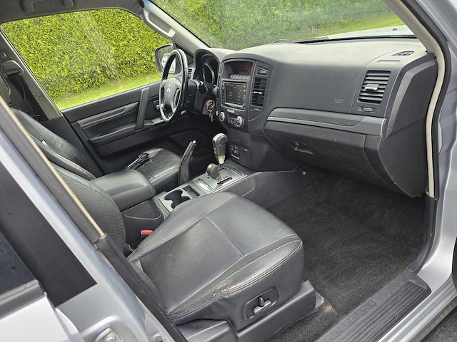 Mitsubishi pajero long car - afbeelding 12 van  22