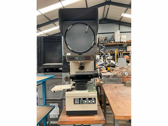 Mitutoyo pj-3000 profielprojector - afbeelding 3 van  10