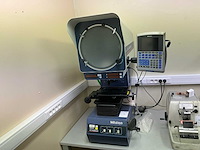Mitutoyo pj-a3000 profiel projector - afbeelding 1 van  6