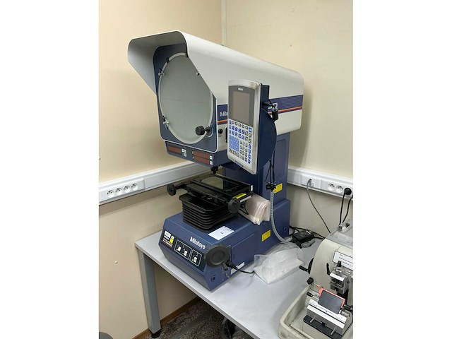 Mitutoyo pj-a3000 profiel projector - afbeelding 6 van  6