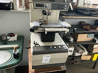 Mitutoyo pj300 profielprojector - afbeelding 3 van  5