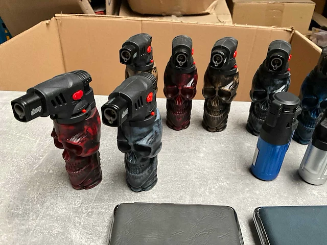 Mix kavel aanstekers en sigaret cases - afbeelding 2 van  4