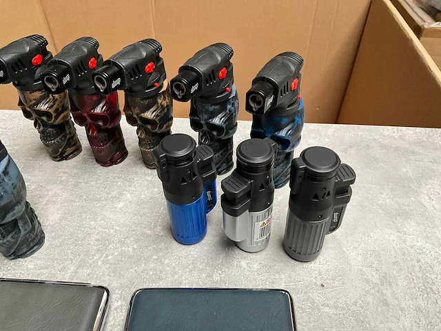 Mix kavel aanstekers en sigaret cases - afbeelding 3 van  4