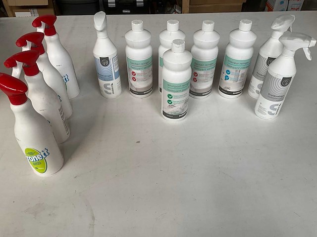 Mix kavel badkamer reinigings producten van o.a. sealskin - afbeelding 1 van  4