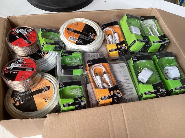 Mix kavel diverse audio accessoires - afbeelding 1 van  5