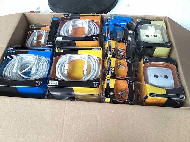 Mix kavel diverse audio accessoires - afbeelding 1 van  1