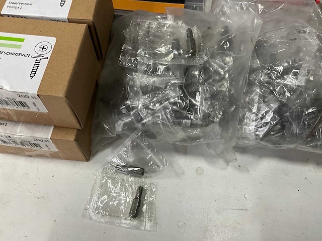 Mix kavel diverse bevestigingsmaterialen - afbeelding 3 van  15