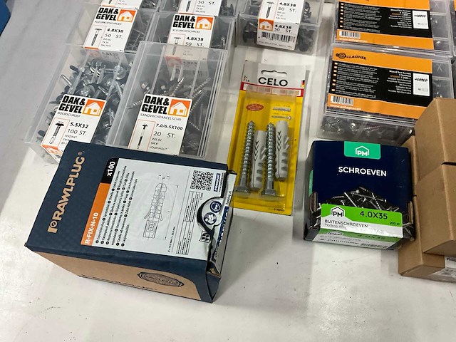 Mix kavel diverse bevestigingsmaterialen - afbeelding 10 van  15