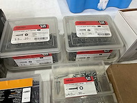 Mix kavel diverse bevestigingsmaterialen - afbeelding 14 van  15