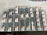 Mix kavel diverse dak en gevel bevestigingsmaterialen - afbeelding 1 van  9