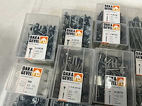 Mix kavel diverse dak en gevel bevestigingsmaterialen - afbeelding 2 van  9