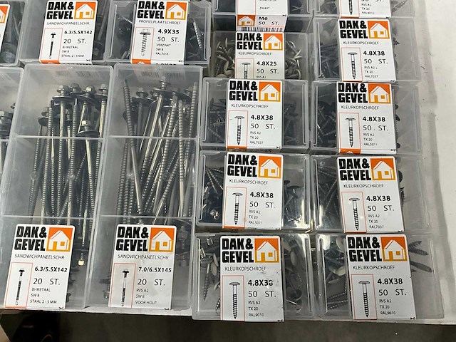 Mix kavel diverse dak en gevel bevestigingsmaterialen - afbeelding 5 van  9