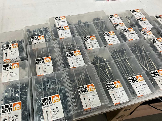 Mix kavel diverse dak en gevel bevestigingsmaterialen - afbeelding 8 van  9