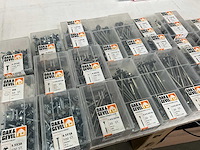 Mix kavel diverse dak en gevel bevestigingsmaterialen - afbeelding 8 van  9