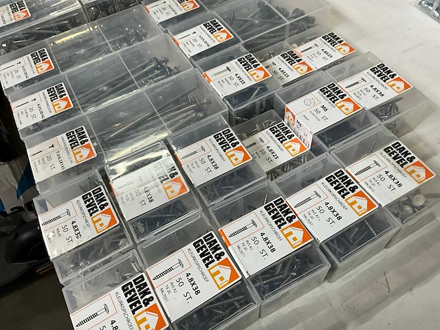 Mix kavel diverse dak en gevel bevestigingsmaterialen - afbeelding 9 van  9