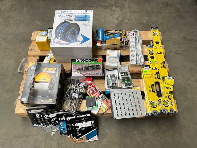 Mix kavel diverse doe-het-zelf artikelen - afbeelding 1 van  12