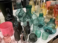 Mix kavel diverse gekleurde vazen - afbeelding 2 van  15