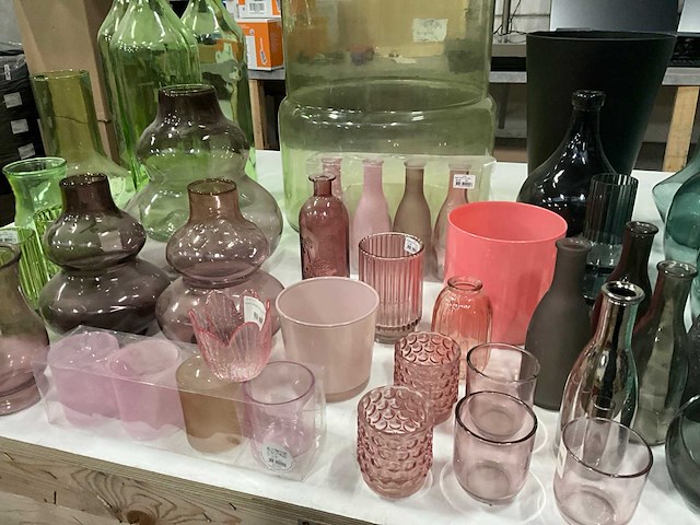 Mix kavel diverse gekleurde vazen - afbeelding 3 van  15