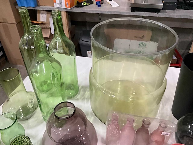 Mix kavel diverse gekleurde vazen - afbeelding 4 van  15