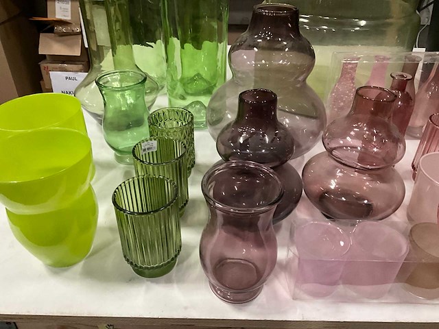 Mix kavel diverse gekleurde vazen - afbeelding 5 van  15