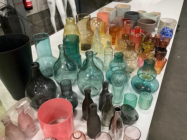 Mix kavel diverse gekleurde vazen - afbeelding 7 van  15