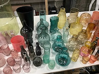 Mix kavel diverse gekleurde vazen - afbeelding 9 van  15