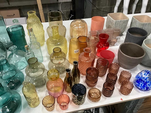 Mix kavel diverse gekleurde vazen - afbeelding 10 van  15