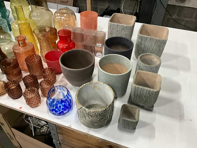 Mix kavel diverse gekleurde vazen - afbeelding 11 van  15