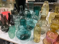 Mix kavel diverse gekleurde vazen - afbeelding 15 van  15