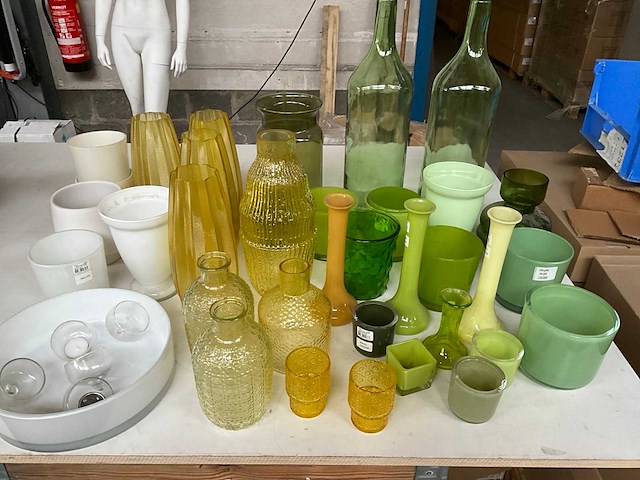 Mix kavel diverse glaswerk o.a. vazen en waxinelichthouders - afbeelding 2 van  9