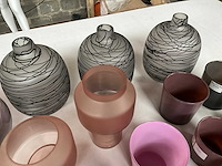 Mix kavel diverse glaswerk o.a. vazen en waxinelichthouders - afbeelding 7 van  11