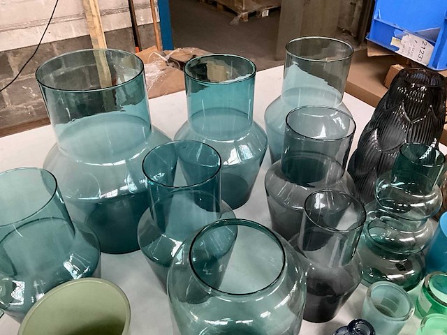 Mix kavel diverse glaswerk o.a. vazen en waxinelichthouders - afbeelding 11 van  12